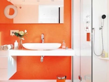 Oranžová a žlutá koupelna